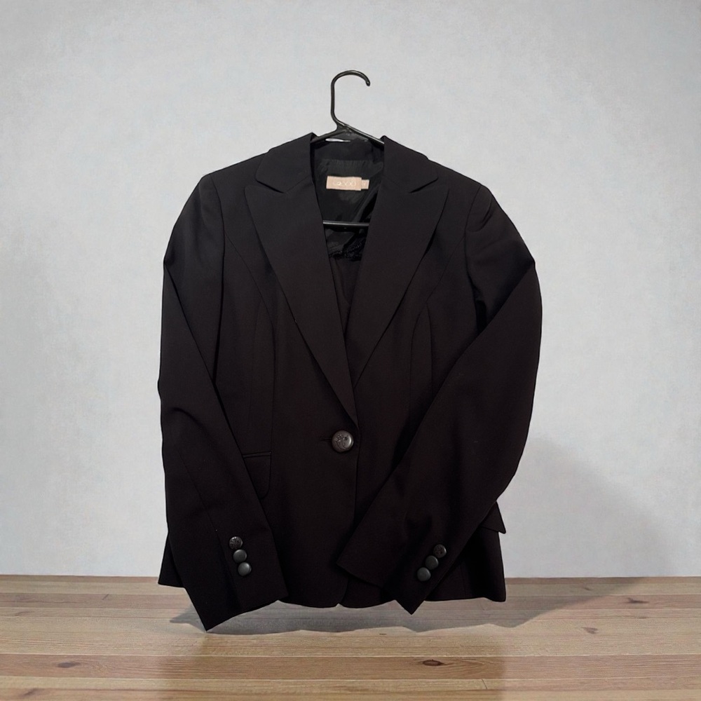 Sophisticated Women's Black Blazer - Picture 3 of 4